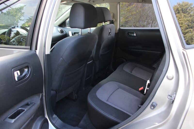 Used 2013 Nissan Rogue SV w/ Premium Pkg AWD/4WD image 16