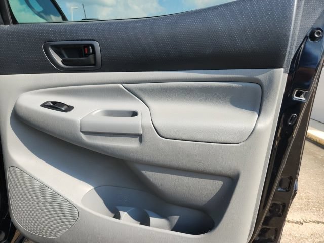 Used 2015 Toyota Tacoma PreRunner w/ SR5 Package RWD image 18