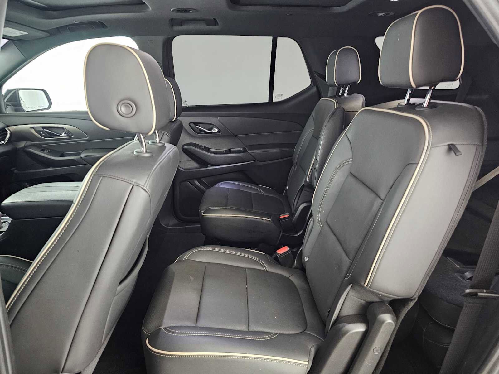 Used 2023 Chevrolet Traverse Premier image 18
