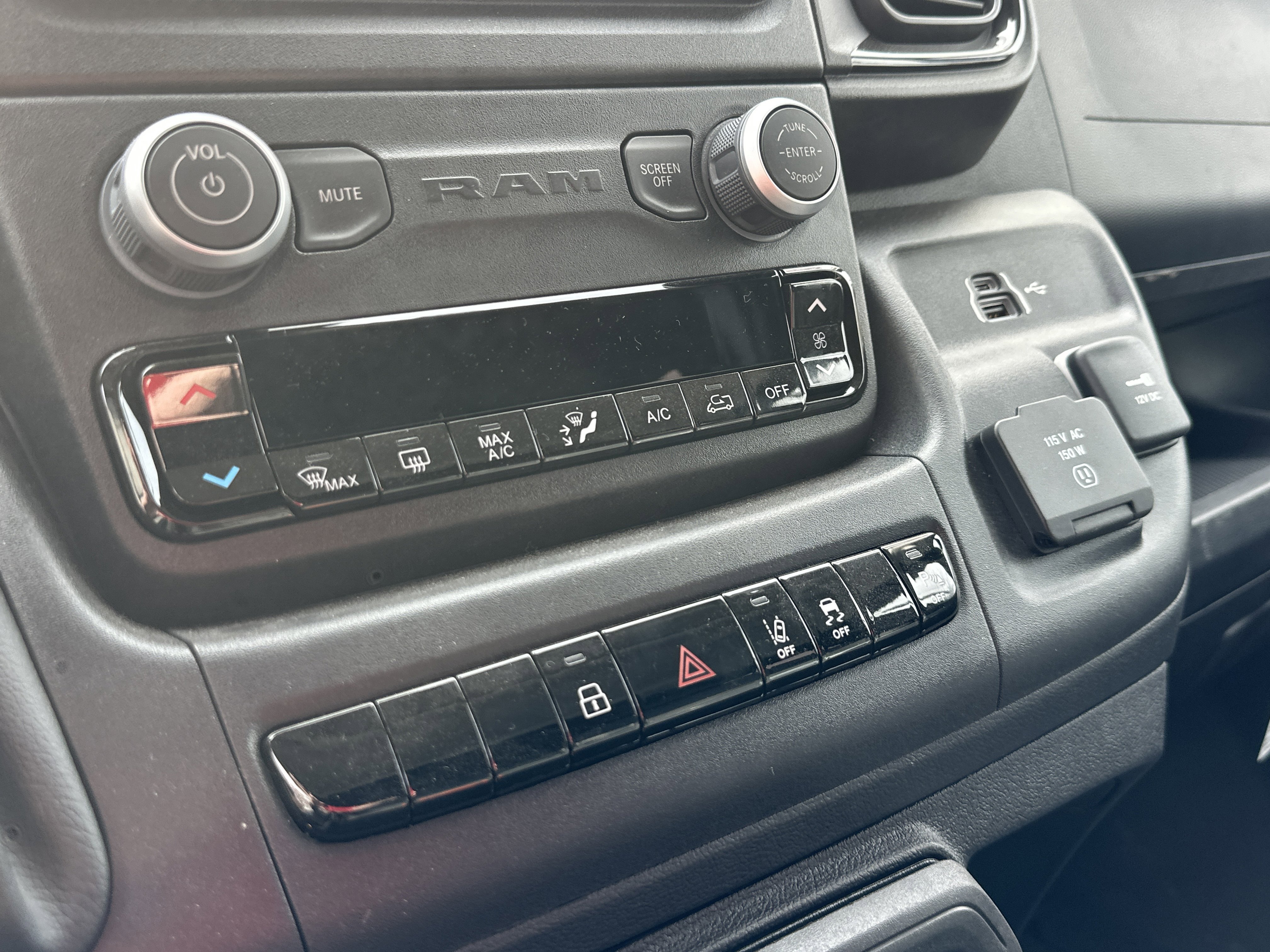 New 2025 RAM ProMaster 2500 w/ Crew Van Package image 6