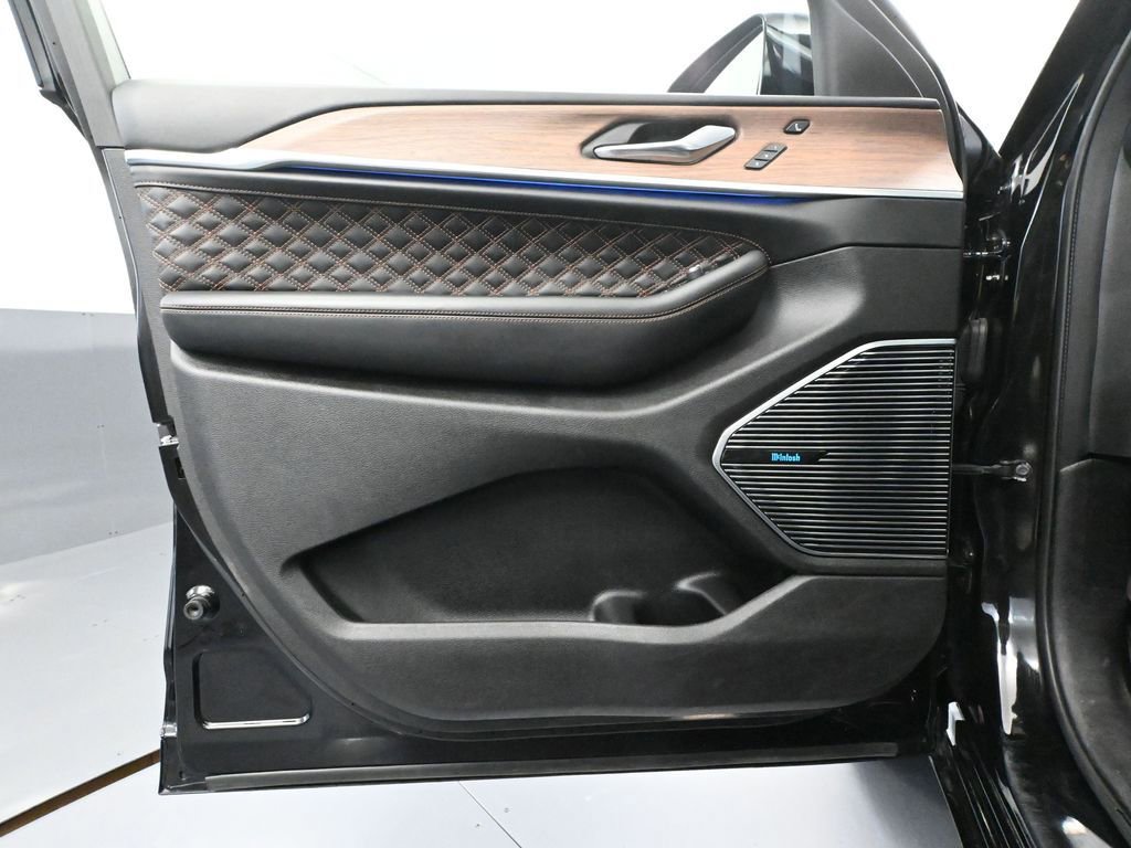 Used 2021 Jeep Grand Cherokee L Summit w/ Luxury Tech Group V image 19