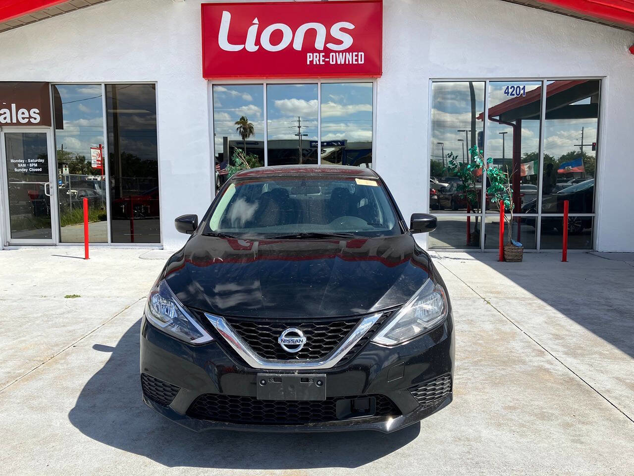 Used 2019 Nissan Sentra SV FWD image 1
