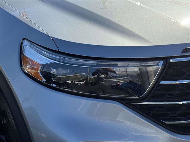 Used 2022 Ford Explorer XLT image 7