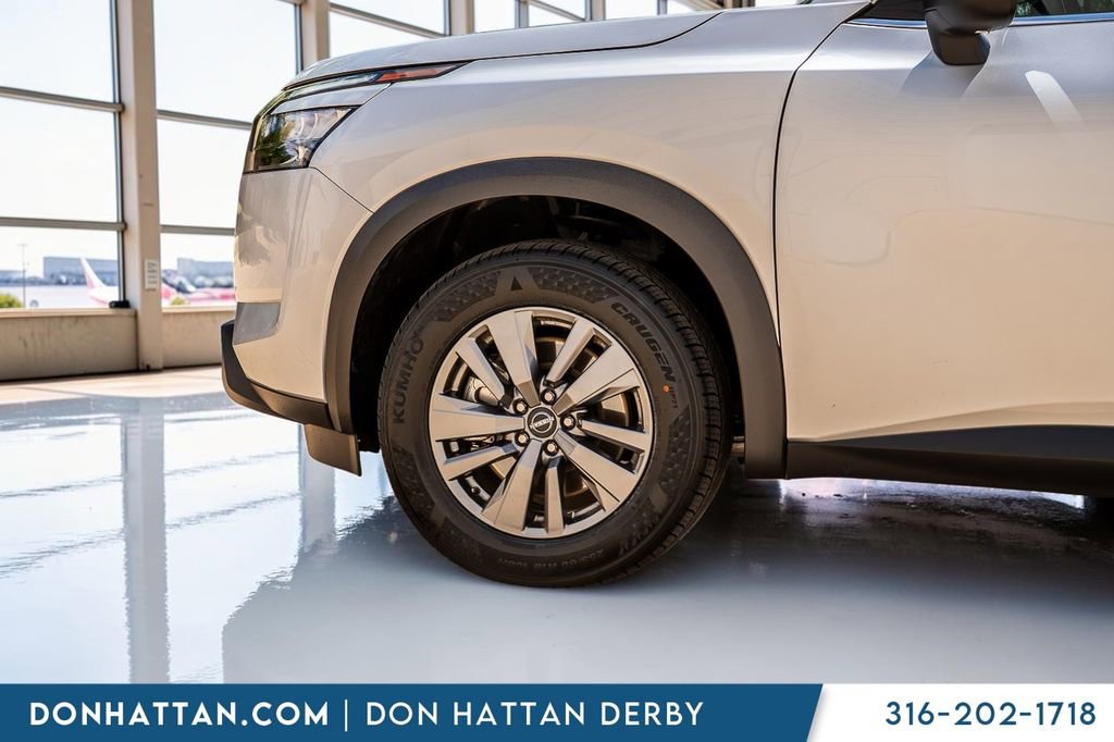 Used 2025 Nissan Pathfinder SV FWD image 35