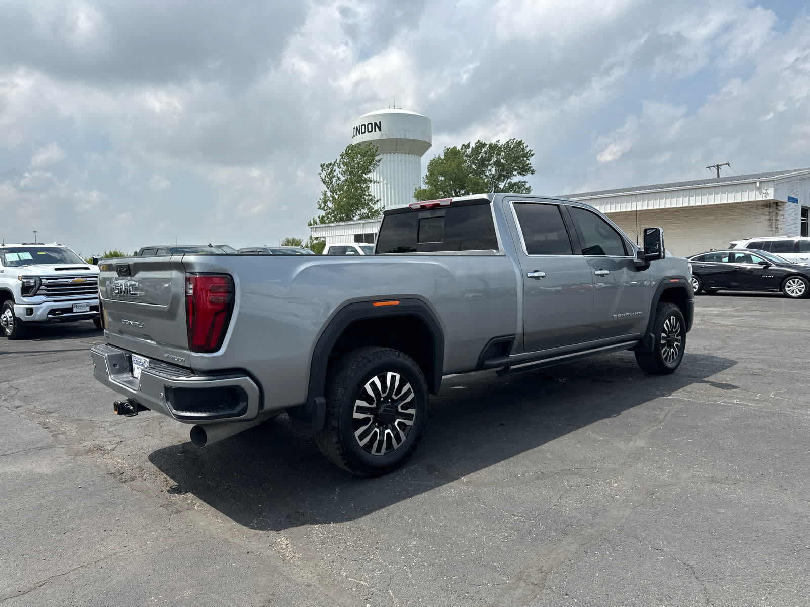 Certified 2025 GMC Sierra 3500 Denali Ultimate AWD/4WD image 5