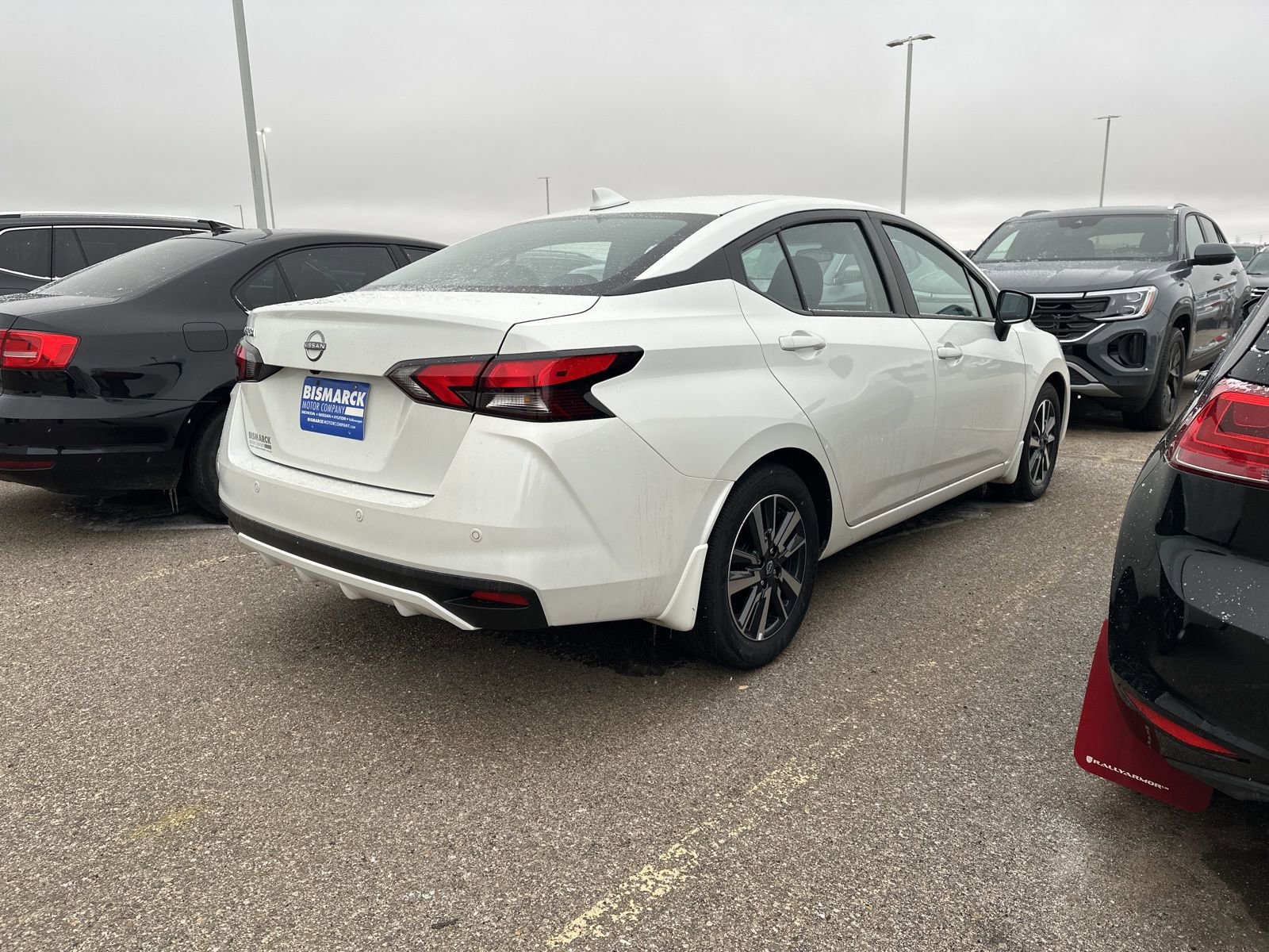 Used 2025 Nissan Versa SV w/ Trunk Package image 3