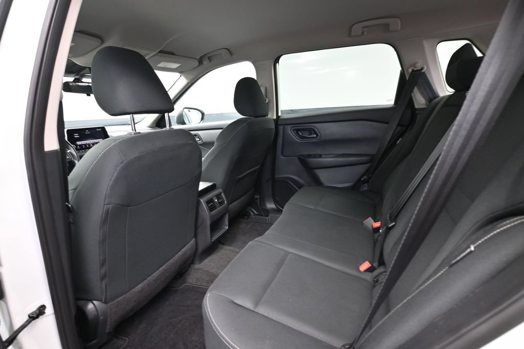 Used 2024 Nissan Rogue S AWD/4WD image 31