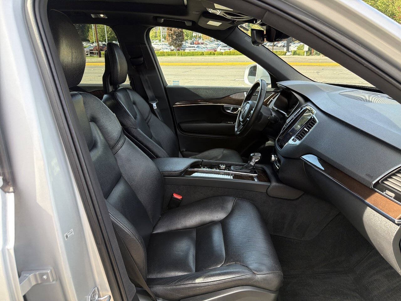Used 2017 Volvo XC90 T6 Momentum w/ Vision Package AWD/4WD image 18
