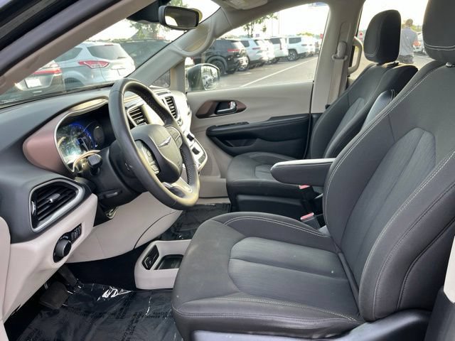 Used 2023 Chrysler Voyager LX FWD image 7