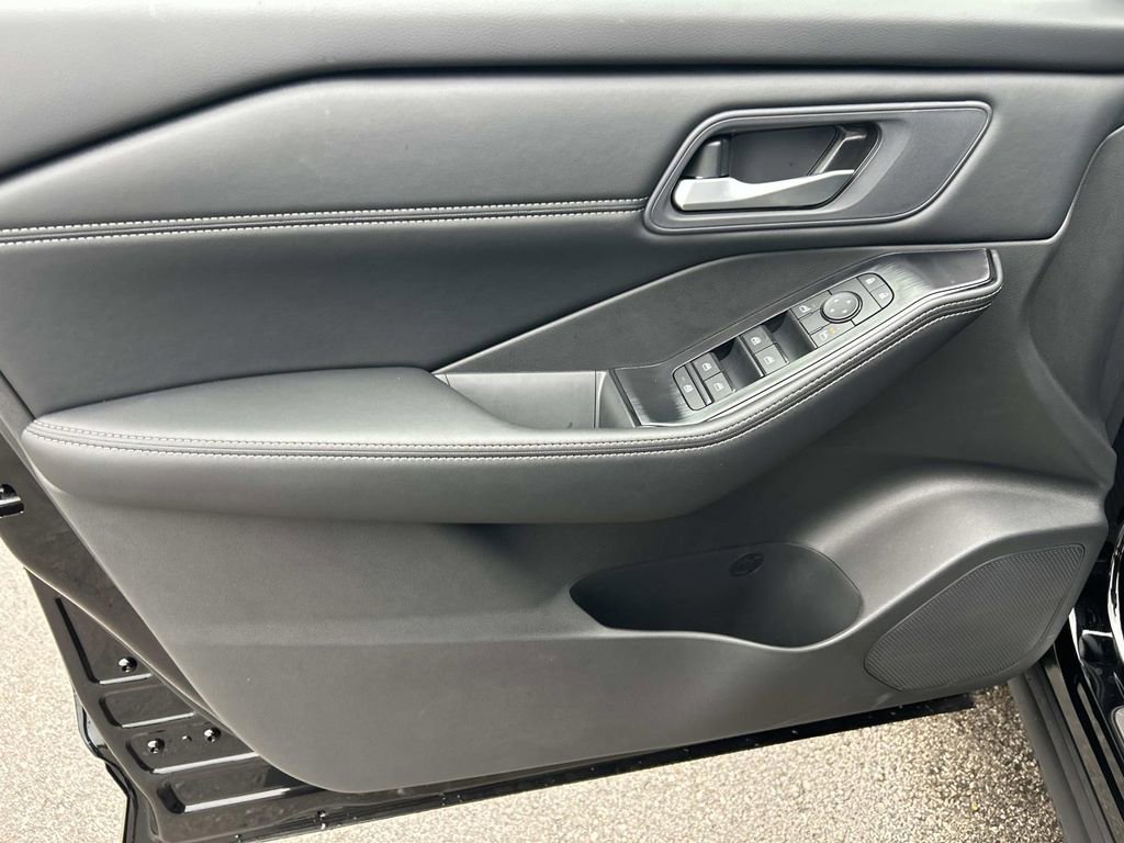 New 2026 Nissan Rogue Dark Armor AWD/4WD image 17