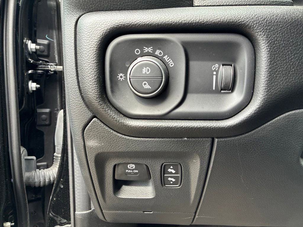 Used 2023 RAM 1500 Big Horn AWD/4WD image 14