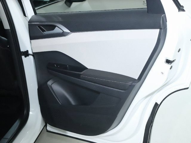 Certified 2025 Volkswagen Taos SEL AWD/4WD image 33