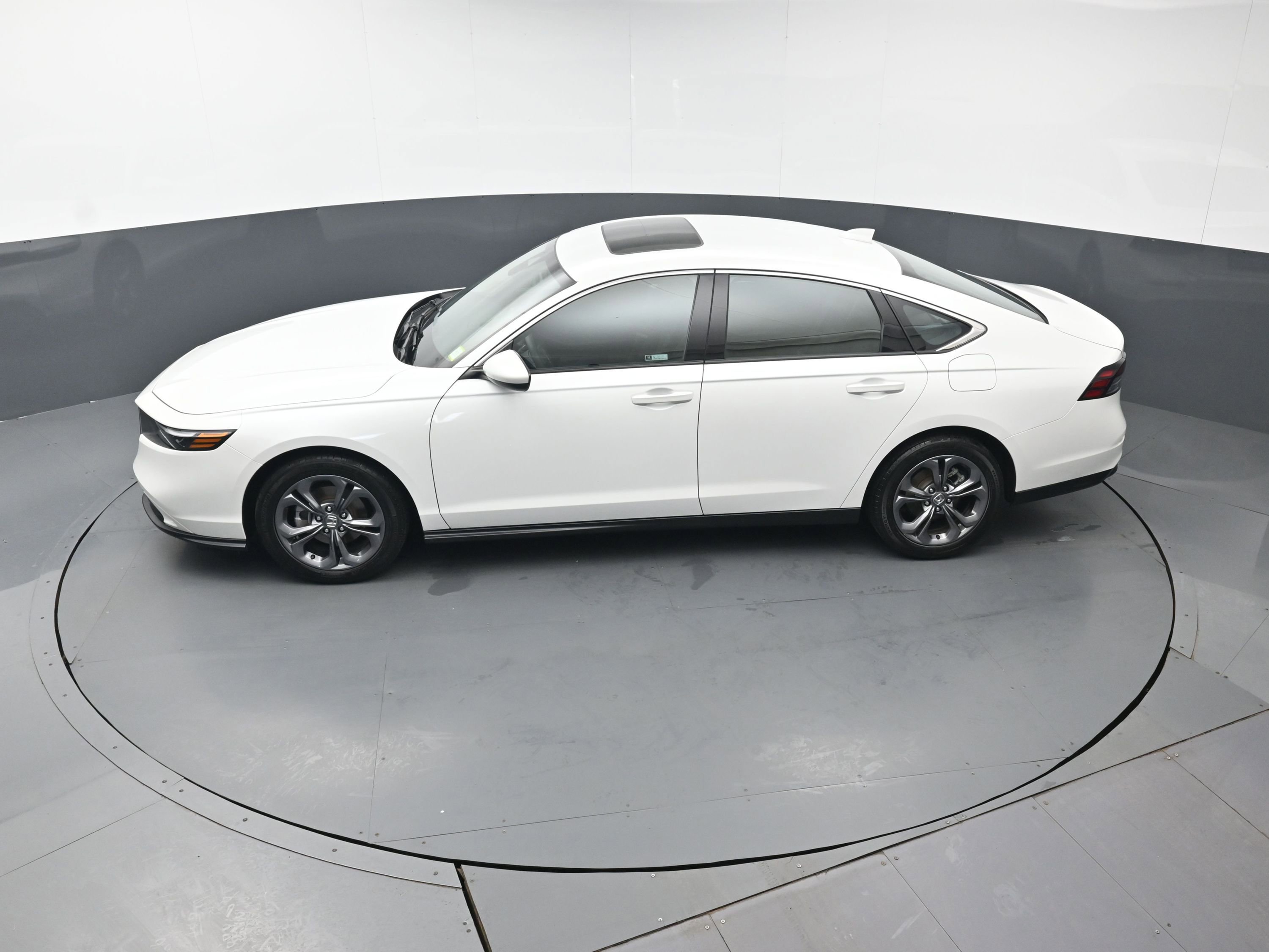 Certified 2023 Honda Accord EX image 36