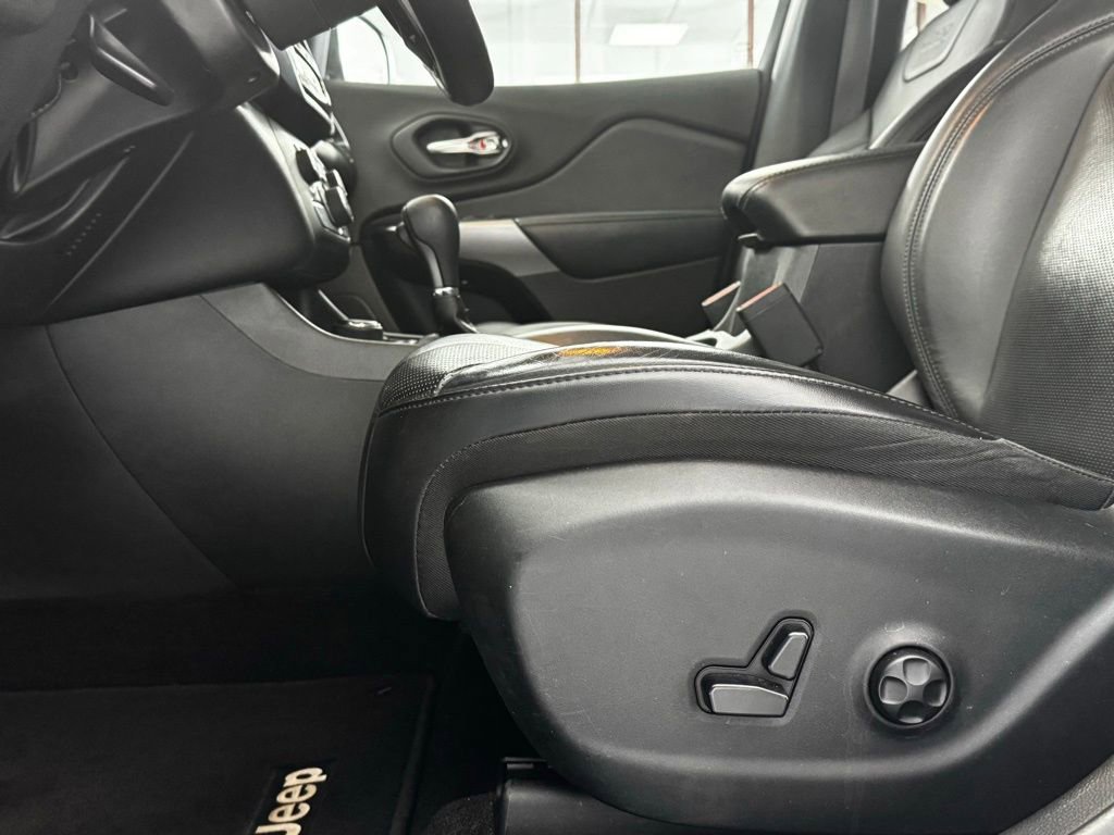 Used 2019 Jeep Cherokee Limited w/ Luxury Group image 10