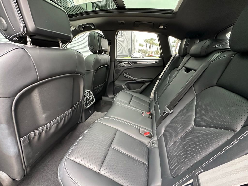 Certified 2025 Porsche Macan image 35