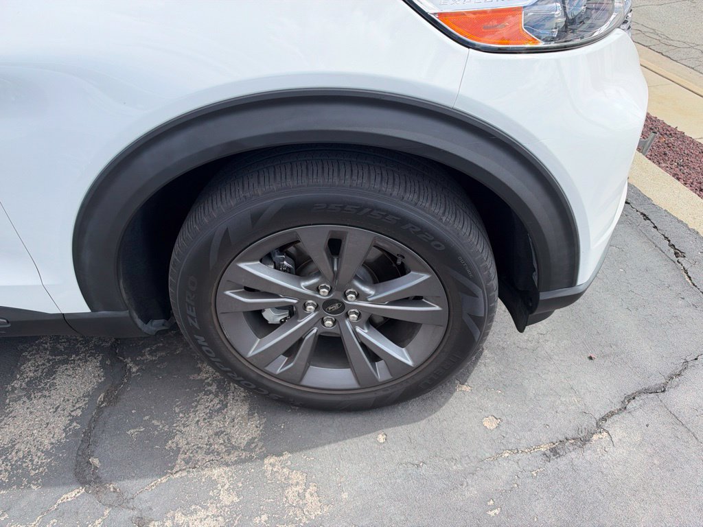 Used 2021 Ford Explorer XLT w/ Equipment Group 202A RWD image 3