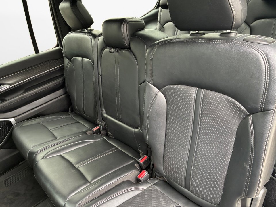 Used 2023 Jeep Wagoneer Series III w/ Premium Group I AWD/4WD image 14