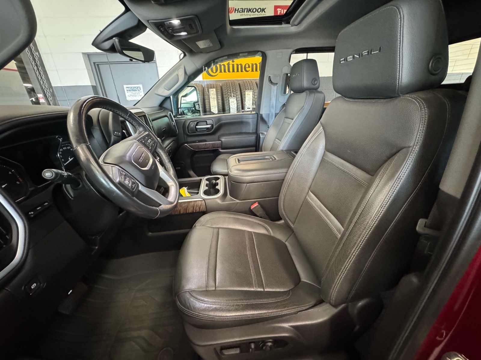 Used 2022 GMC Sierra 2500 Denali w/ Denali Ultimate Package AWD/4WD image 22