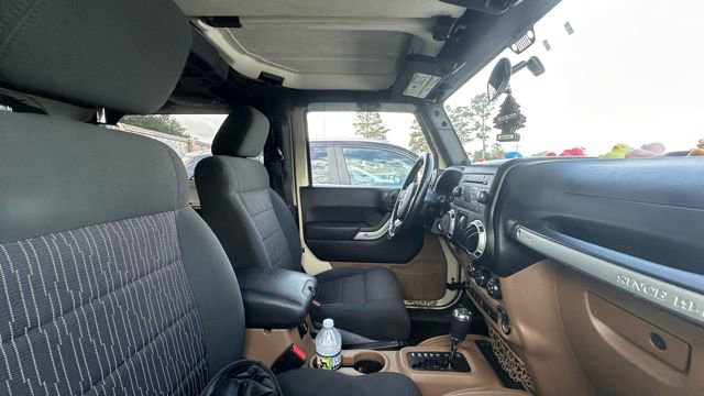Used 2011 Jeep Wrangler Sahara w/ Connectivity Group AWD/4WD image 6