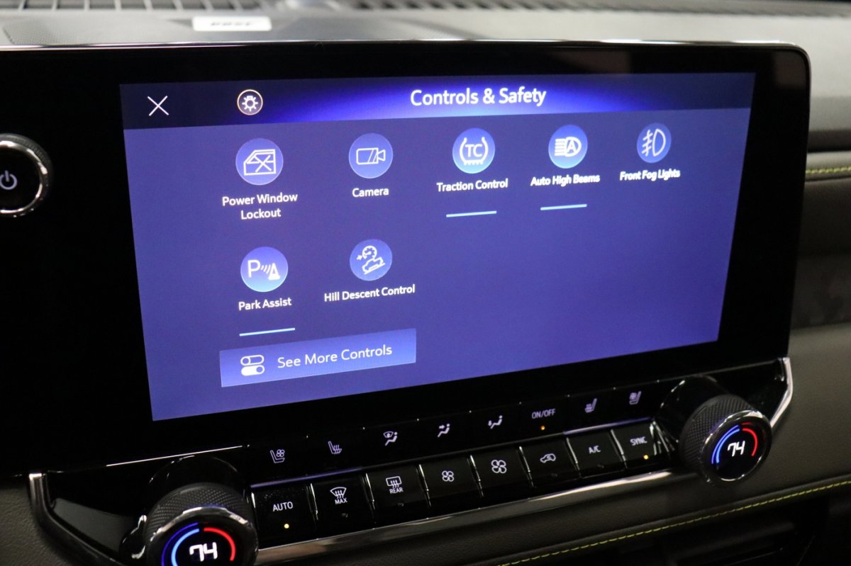 Used 2025 Chevrolet Colorado ZR2 w/ ZR2 Bison Edition image 22