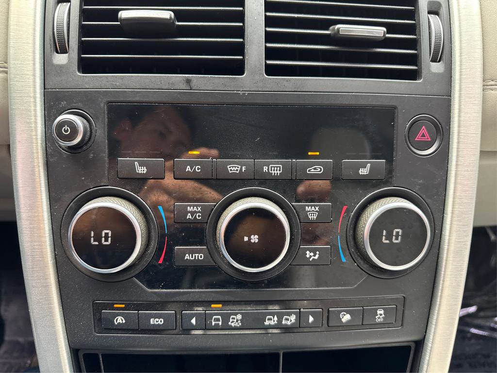 Used 2017 Land Rover Discovery Sport SE image 44