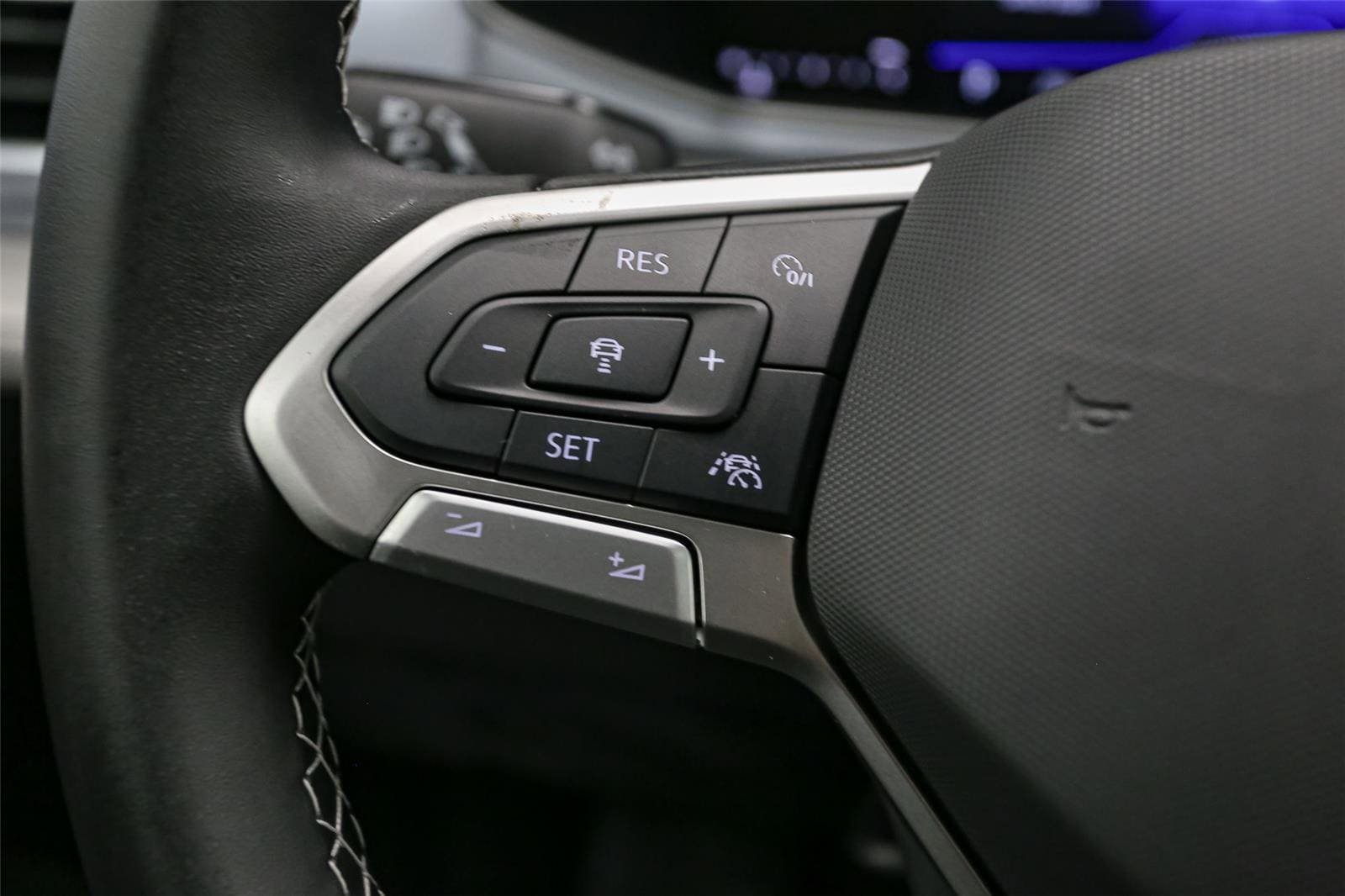 New 2025 Volkswagen Taos SE image 24
