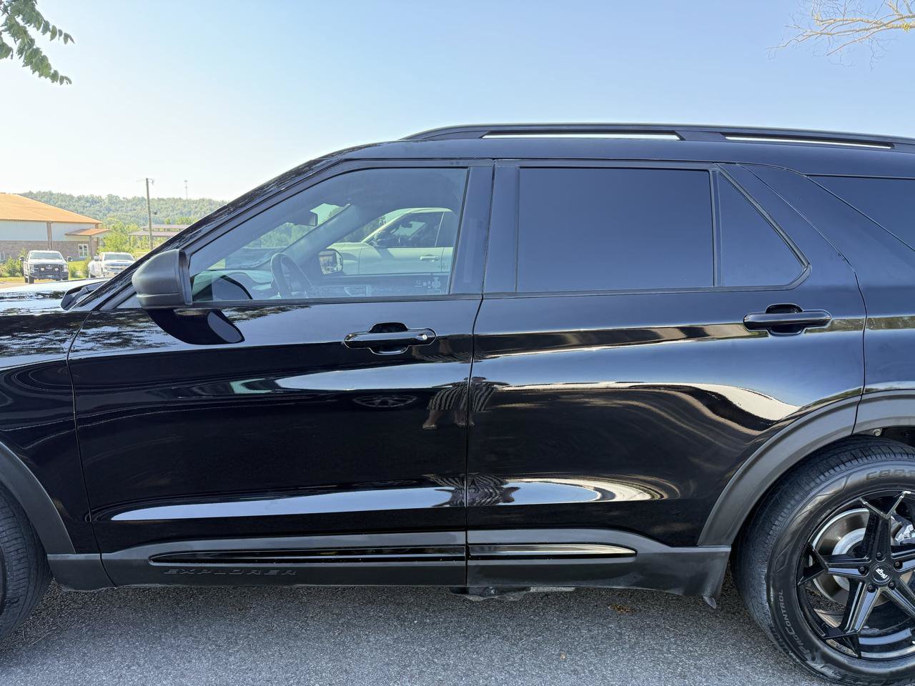 Used 2021 Ford Explorer XLT w/ Equipment Group 202A RWD image 39