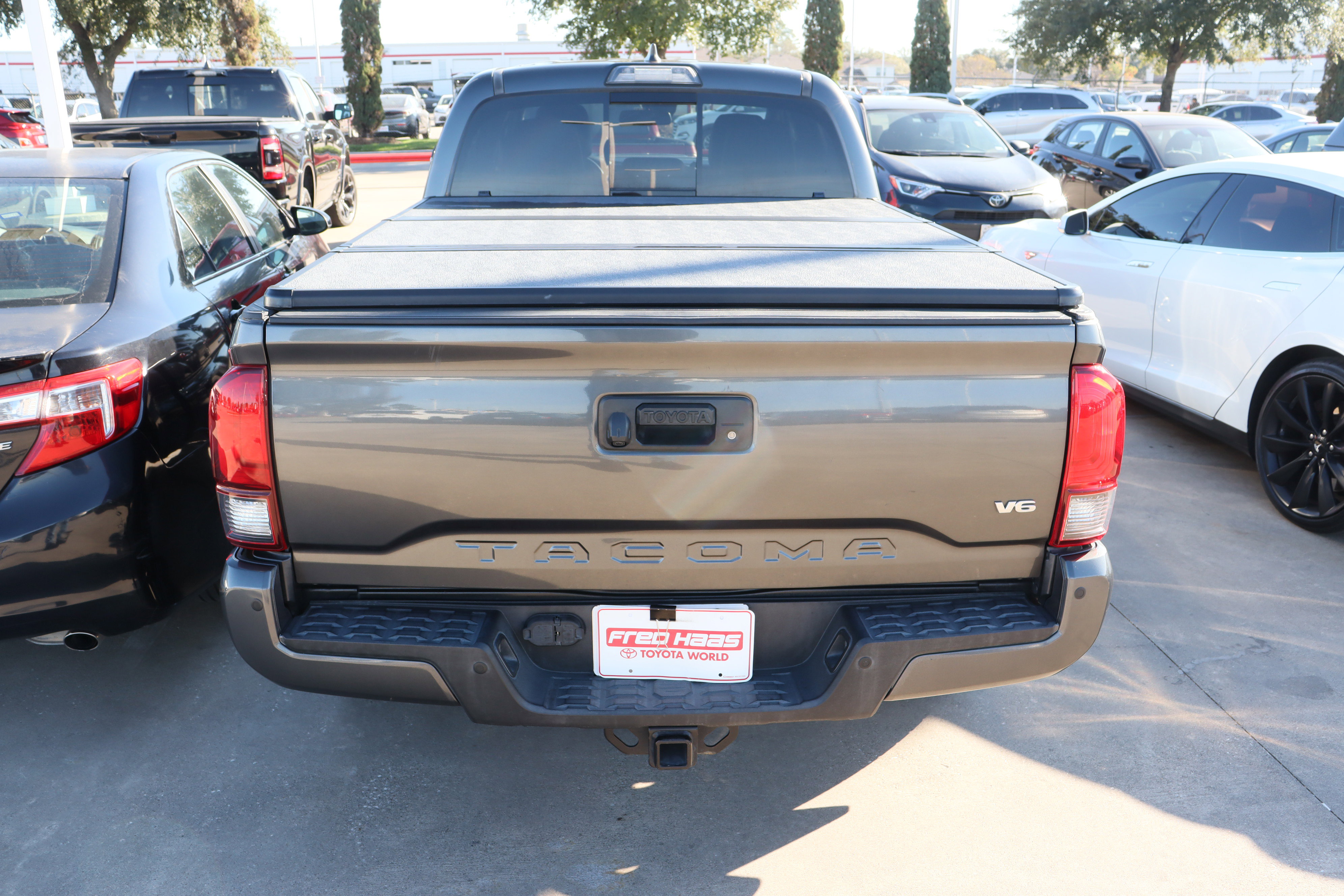 Used 2019 Toyota Tacoma TRD Sport image 8