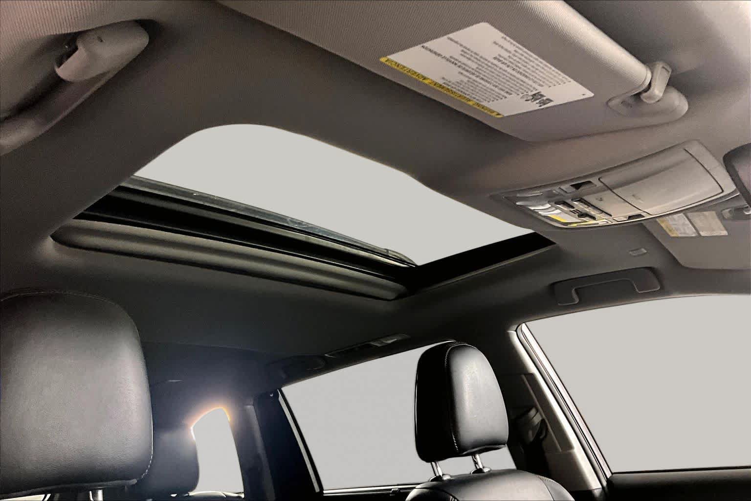 Used 2019 Toyota Highlander XLE AWD/4WD image 14