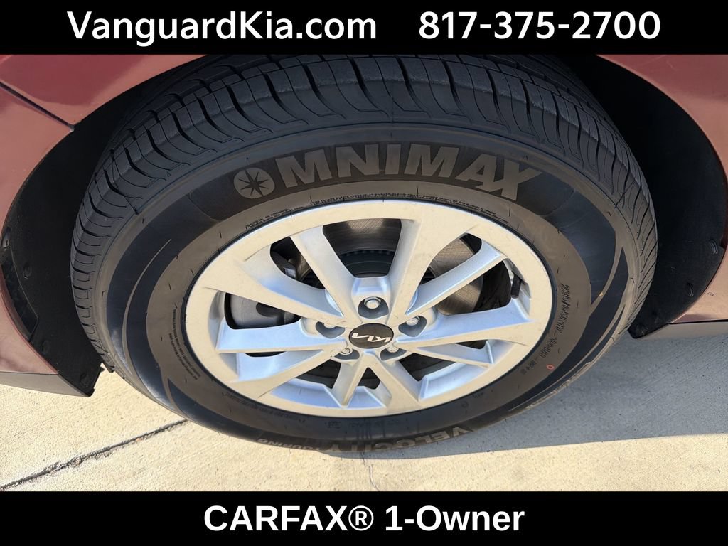Certified 2023 Kia Carnival LX FWD image 21