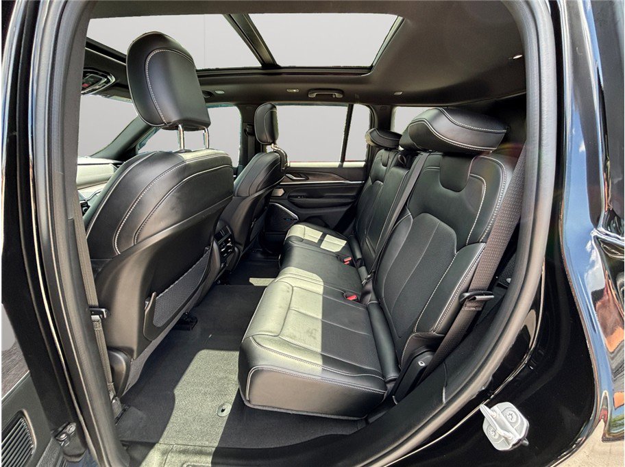 Used 2023 Jeep Grand Cherokee Overland image 44