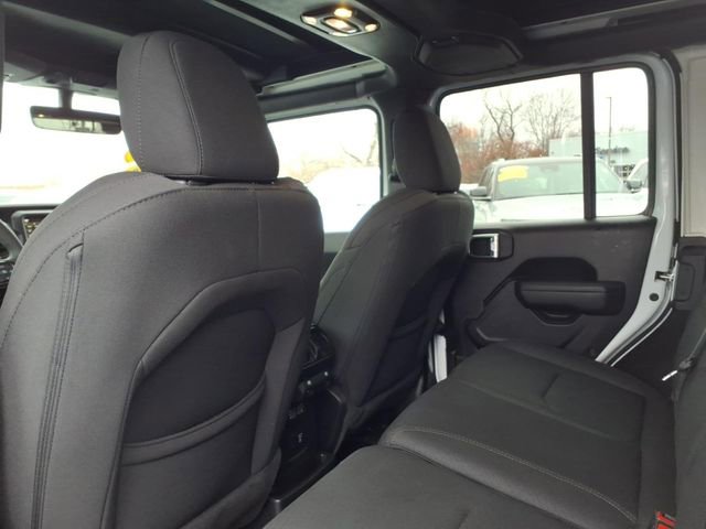 Used 2023 Jeep Wrangler Unlimited w/ Sun & Screen Package image 18