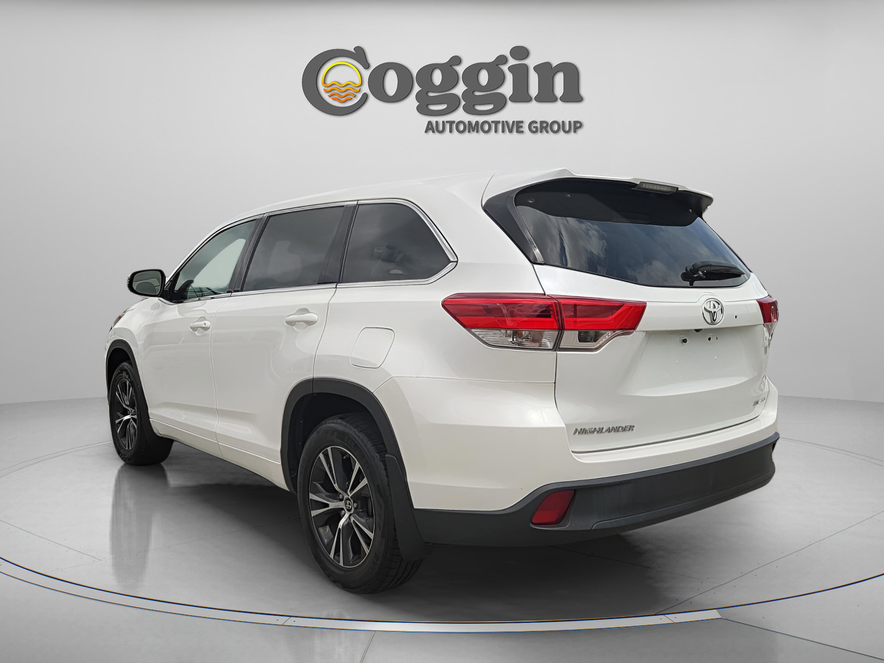 Used 2018 Toyota Highlander Plus AWD/4WD image 4