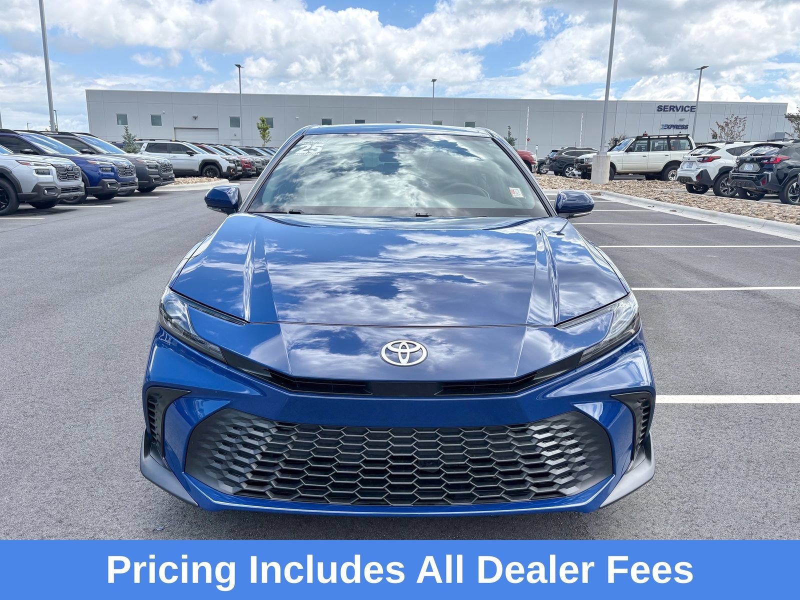 Used 2025 Toyota Camry SE FWD image 2