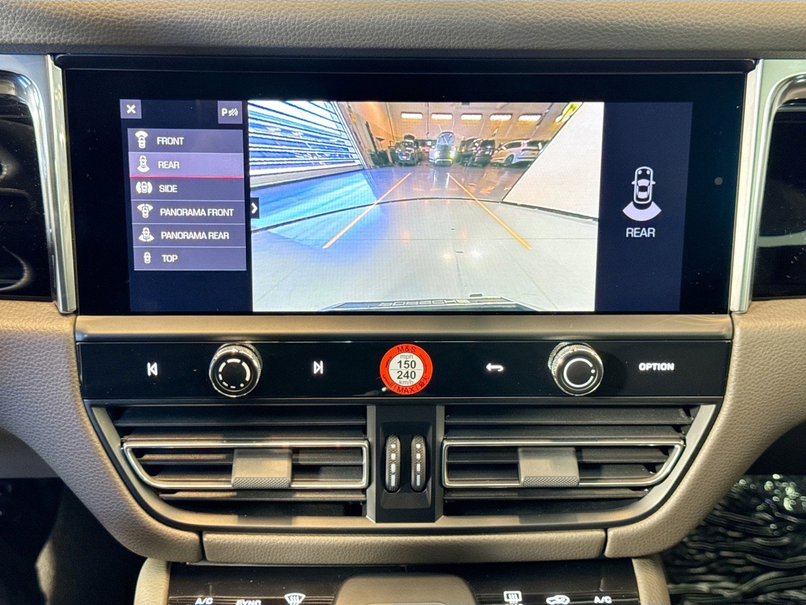 Certified 2025 Porsche Macan image 16