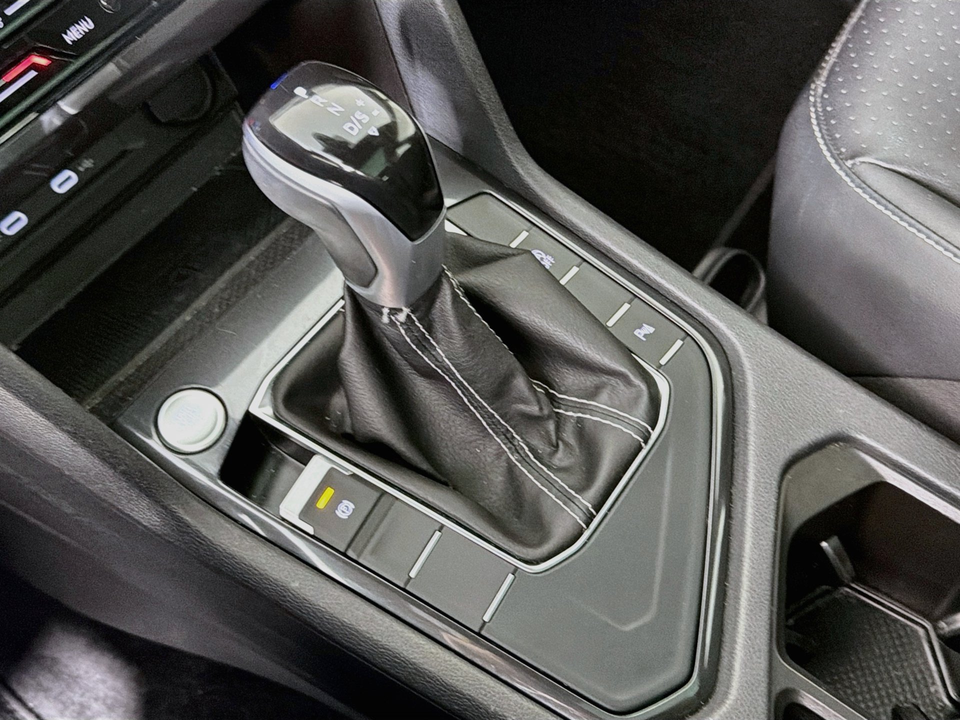 Certified 2023 Volkswagen Tiguan SE R-Line FWD image 14