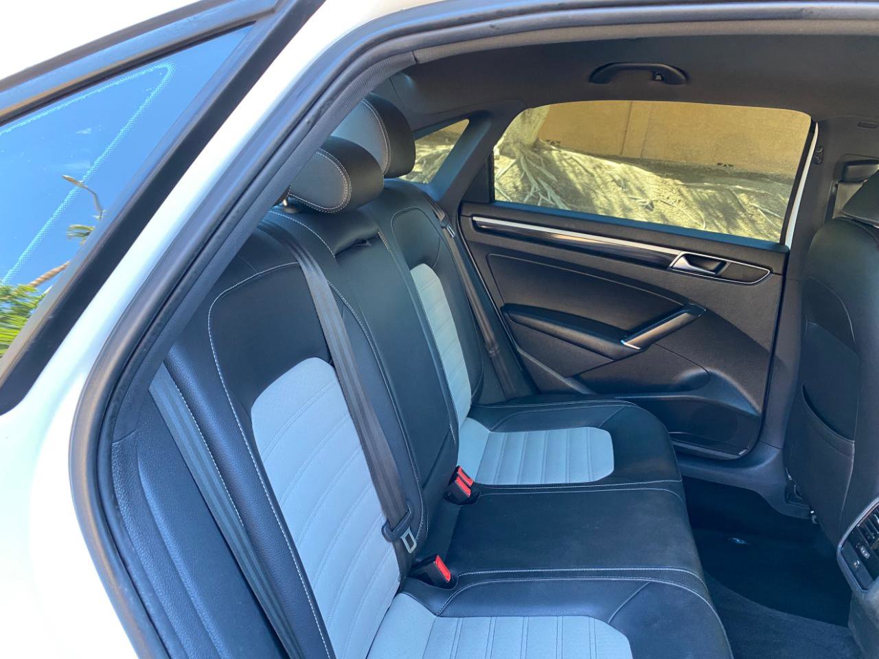 Used 2018 Volkswagen Passat GT FWD image 40