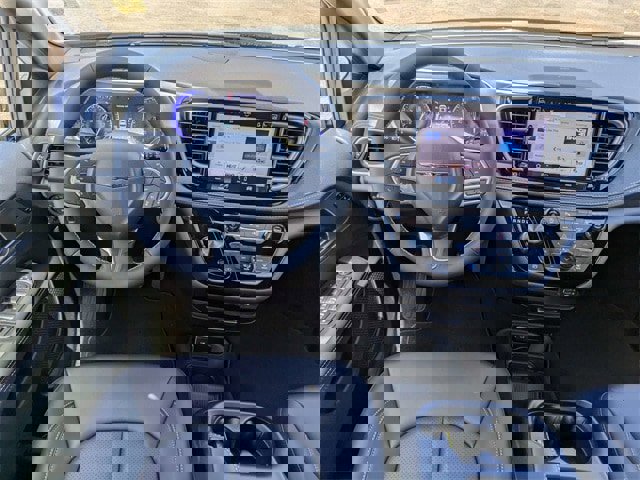 New 2026 Chrysler Pacifica Select image 18