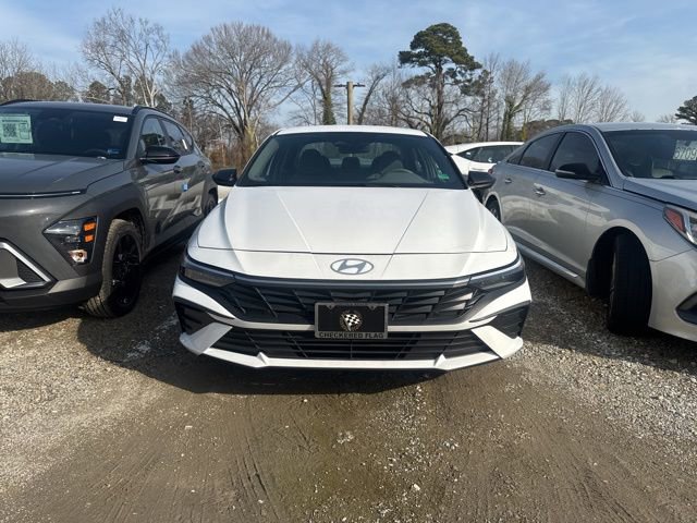 Used 2025 Hyundai Elantra Sport image 3