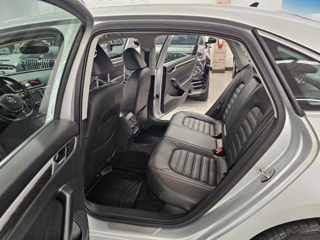 Used 2016 Volkswagen Passat 3.6 SEL Premium image 30