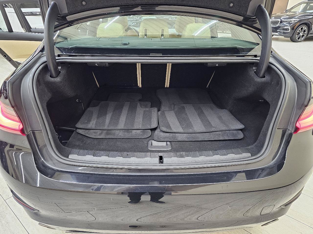 Used 2022 BMW 330e RWD image 13