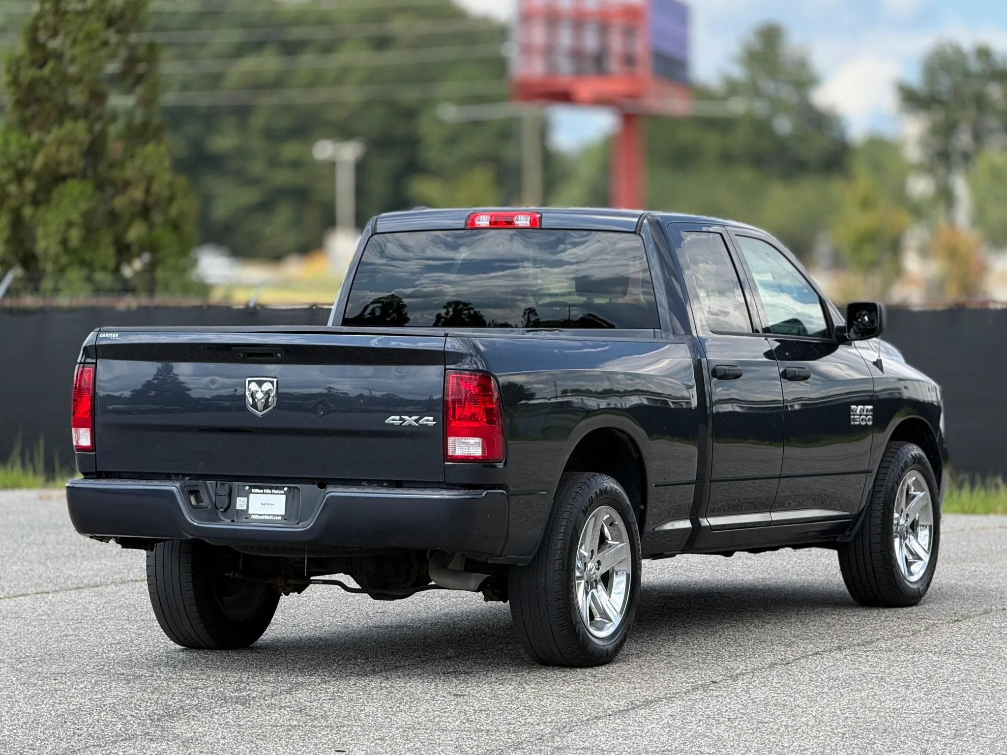 Used 2017 RAM 1500 Express AWD/4WD image 9