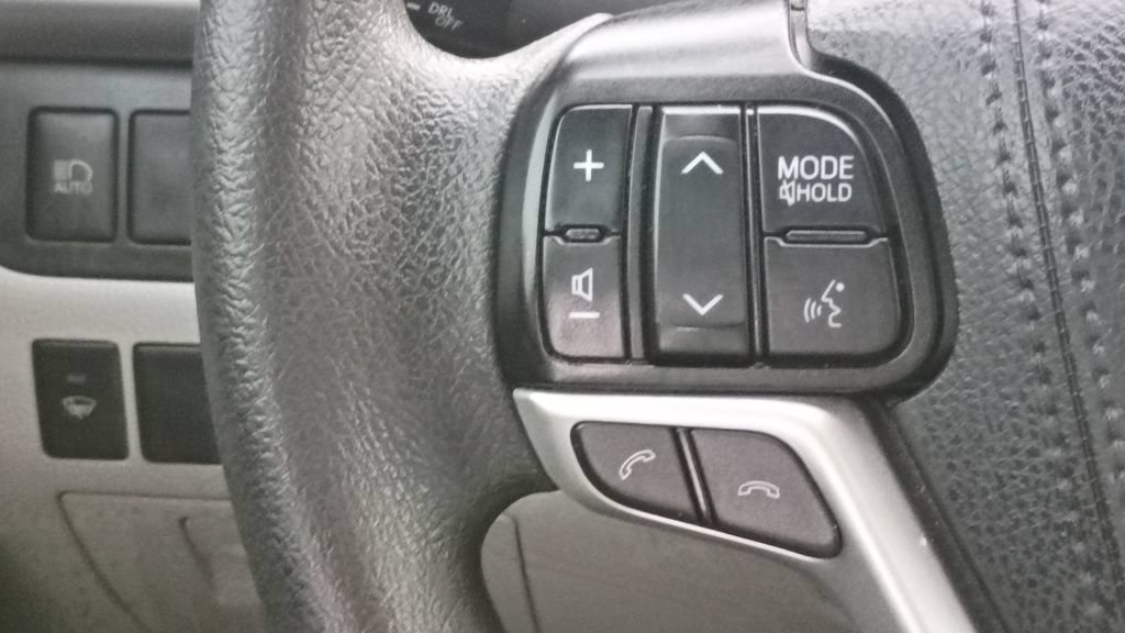 Used 2019 Toyota Highlander LE FWD image 25