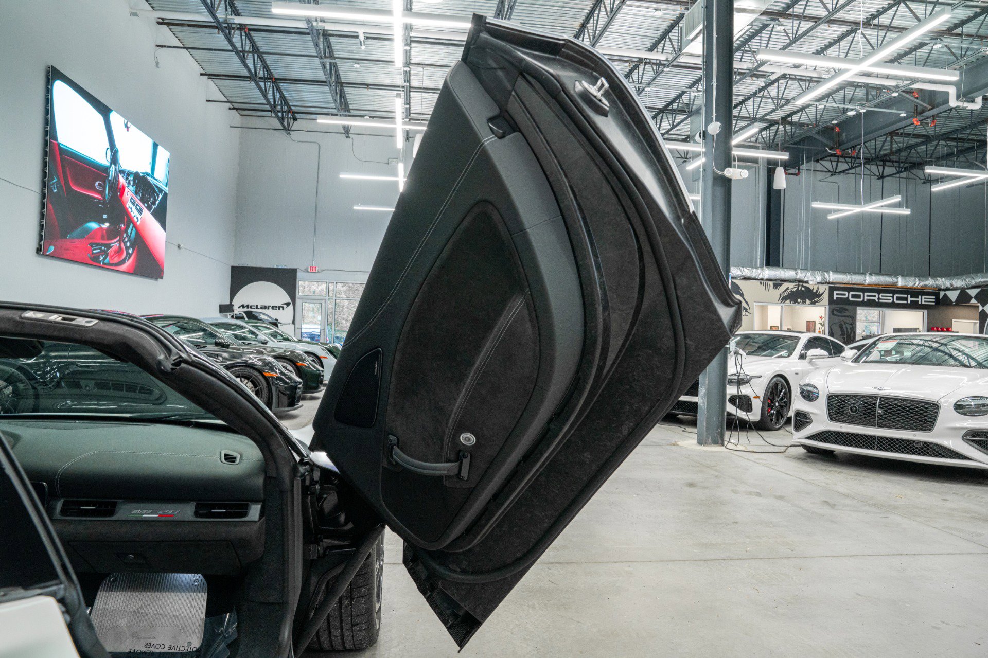 Used 2023 Maserati MC20 Spyder RWD image 33