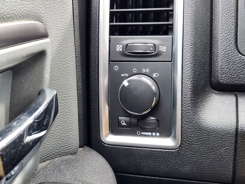 Used 2021 RAM 1500 Classic SLT image 20