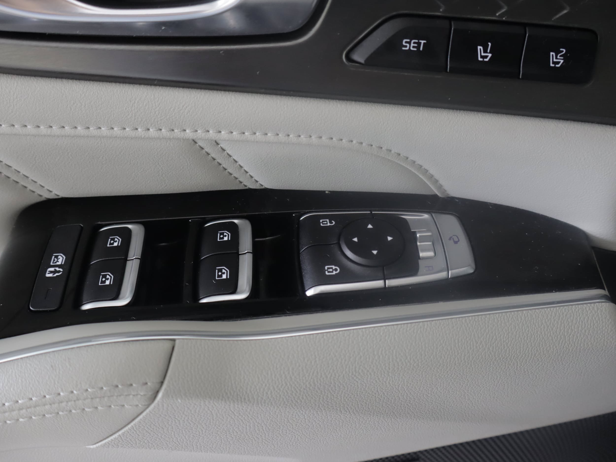 Used 2023 Kia Sorento SX Prestige w/ Panoramic Sunroof Package AWD/4WD image 12