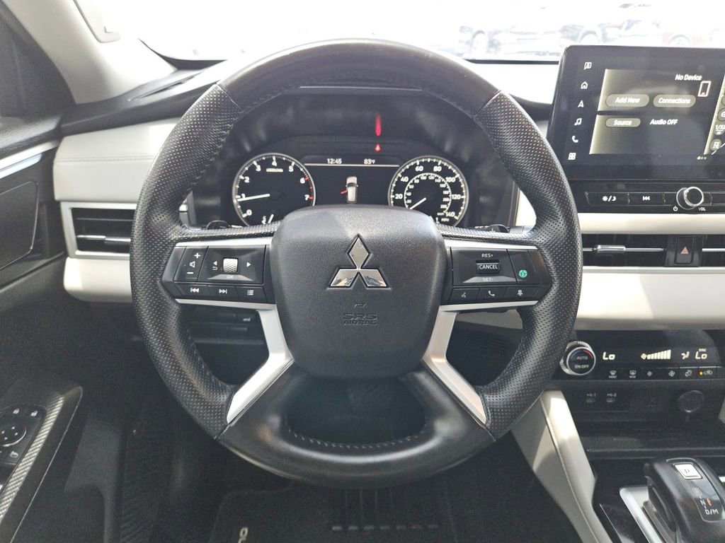 Used 2025 Mitsubishi Outlander SE FWD image 23