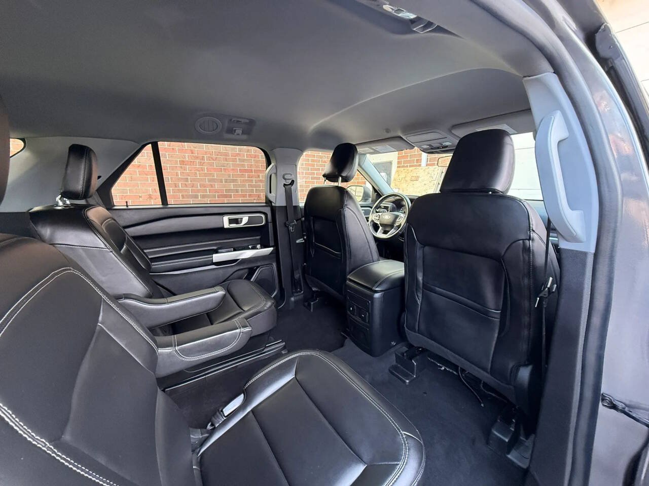 Used 2022 Ford Explorer XLT w/ Equipment Group 202A AWD/4WD image 19
