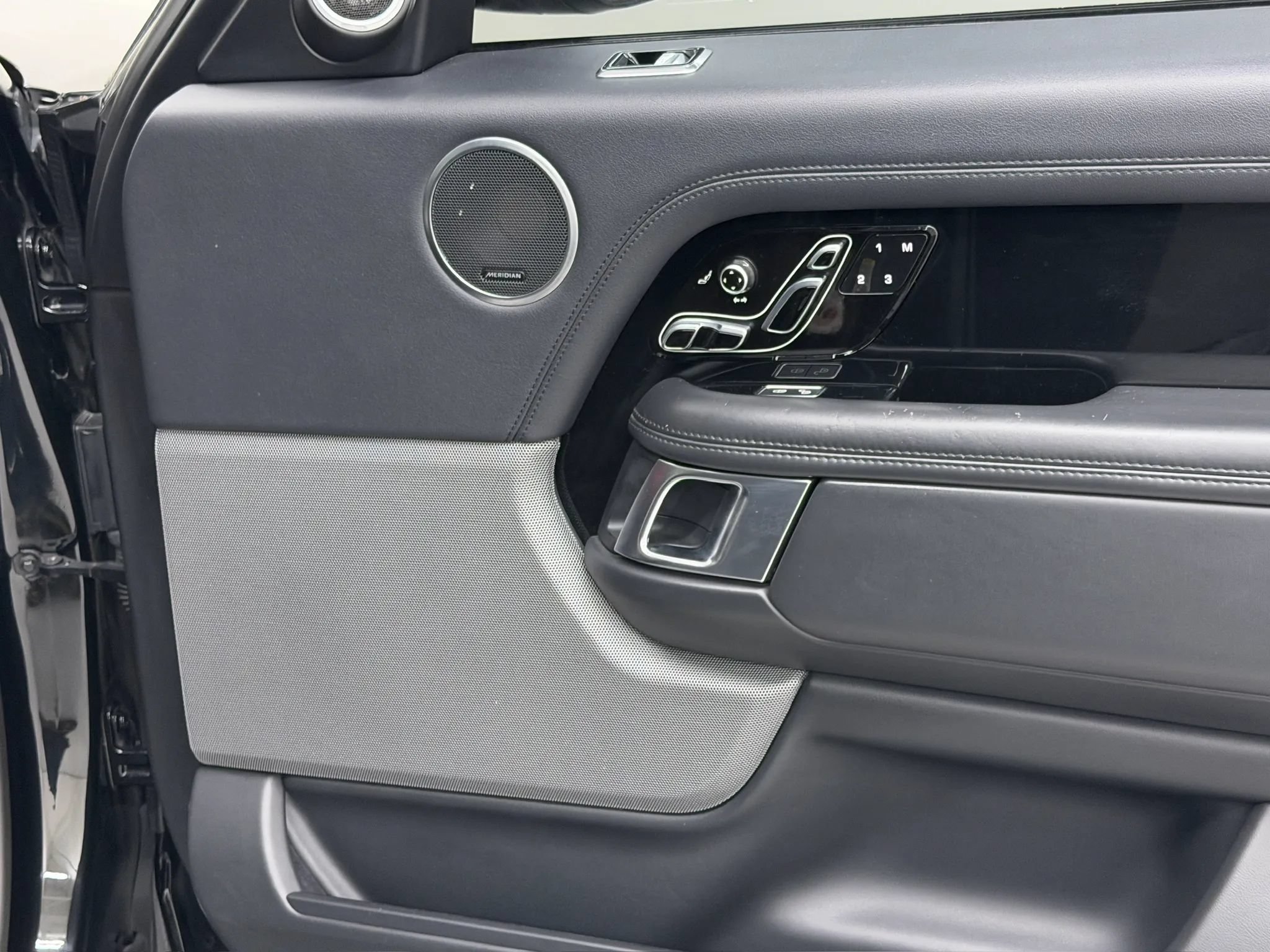Used 2018 Land Rover Range Rover Supercharged AWD/4WD image 69