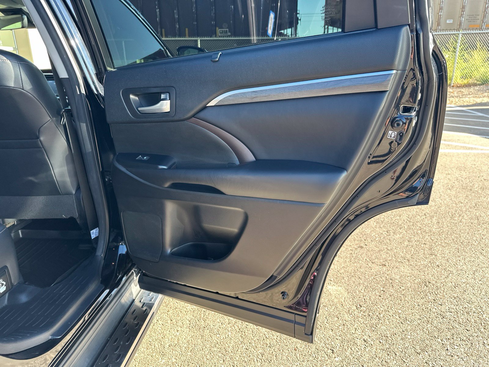 Used 2017 Toyota Highlander Limited Platinum FWD image 41